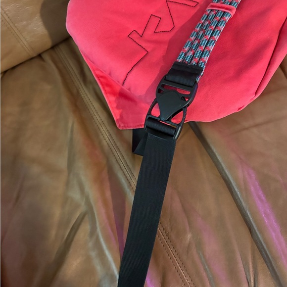 Kavu Coral-Red Single Strap Sling Pack - Picture 9 of 9